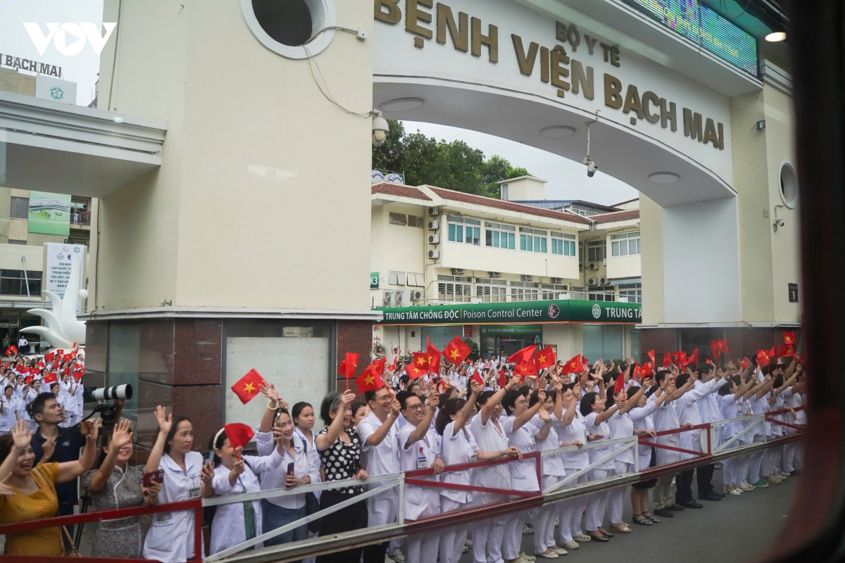  Doan tau bach mai dau tien dua hon 500 y bac si den lam viec tai co so ninh binh hinh anh 9