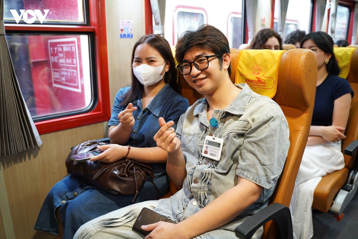  Doan tau bach mai dau tien dua hon 500 y bac si den lam viec tai co so ninh binh hinh anh 6
