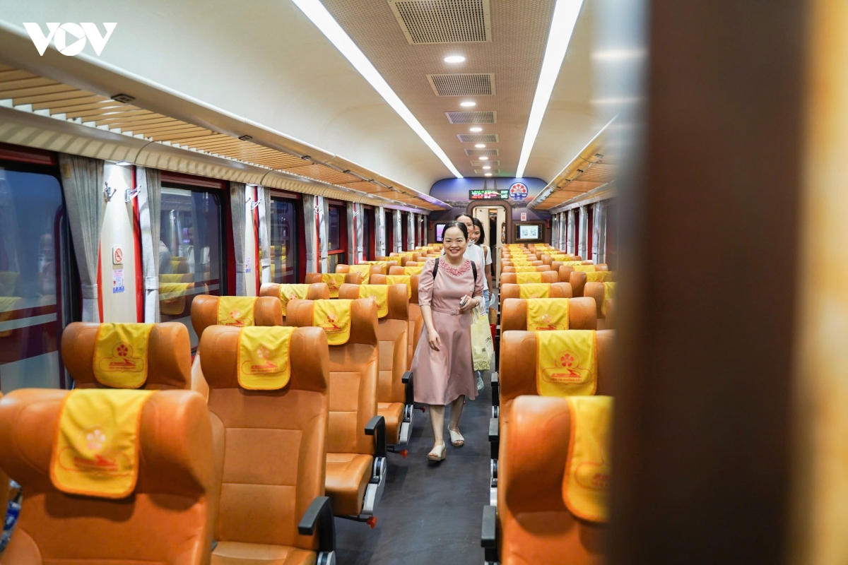  Doan tau bach mai dau tien dua hon 500 y bac si den lam viec tai co so ninh binh hinh anh 5