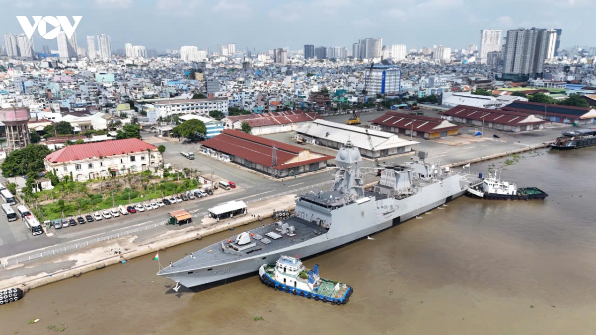 Biên đội tàu hộ vệ Ấn Độ đến TP.HCM