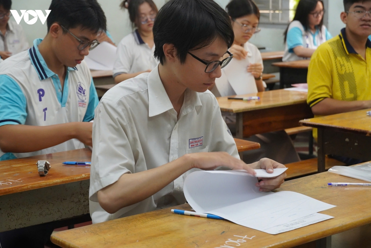 De thi bi in loi, thi sinh tai tp.hcm duoc bu gio lam bai thi tot nghiep thpt hinh anh 1