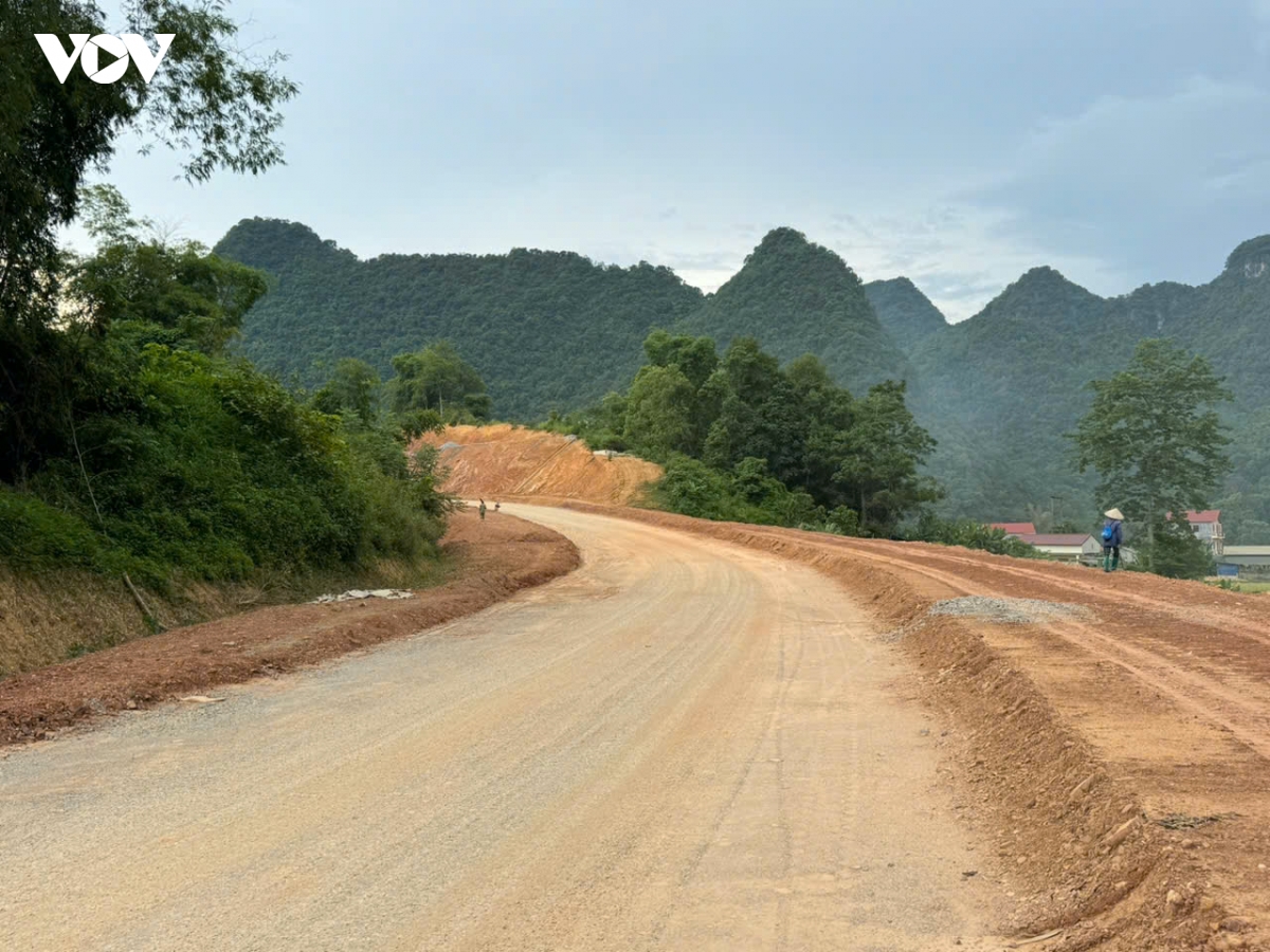 cao bang du an duong tranh truong ha tang toc ve dich truoc hen hinh anh 5
