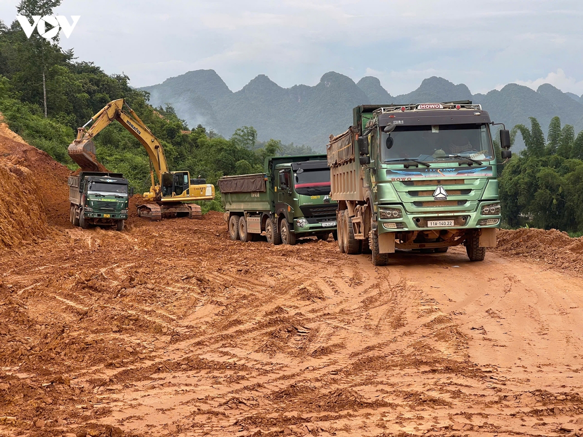 cao bang du an duong tranh truong ha tang toc ve dich truoc hen hinh anh 4
