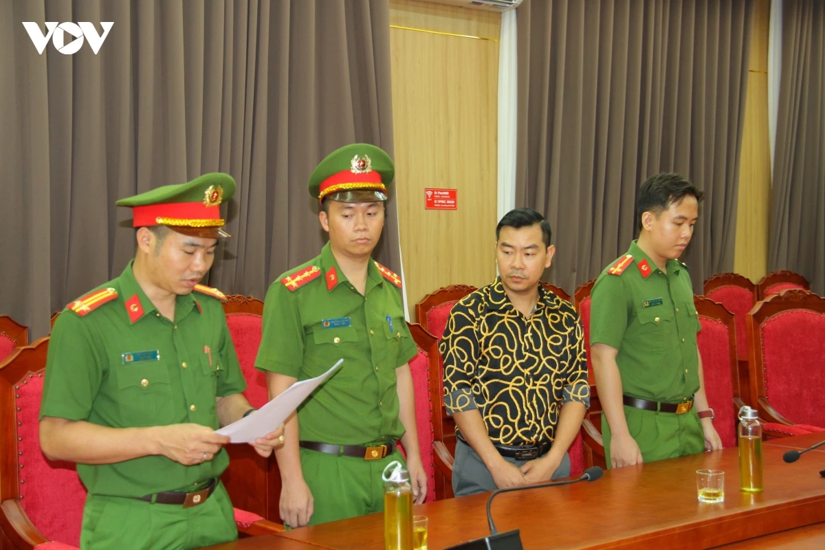 thi_hanh_lenh_bat_bi_can_de_tam_giam_doi_voi_nguyen_duc_giang_-giam_doc_cong_ty_co_phan_dau_tu_xay_dung_uy_long_anh_cong_an_lao_cai_l1.jpg