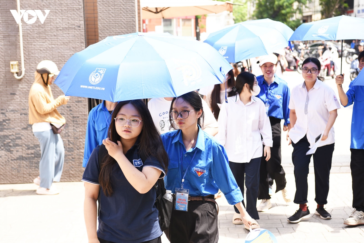 hon 1,2 trieu thi sinh lam thu tuc du thi tot nghiep thpt 2026 hinh anh 10