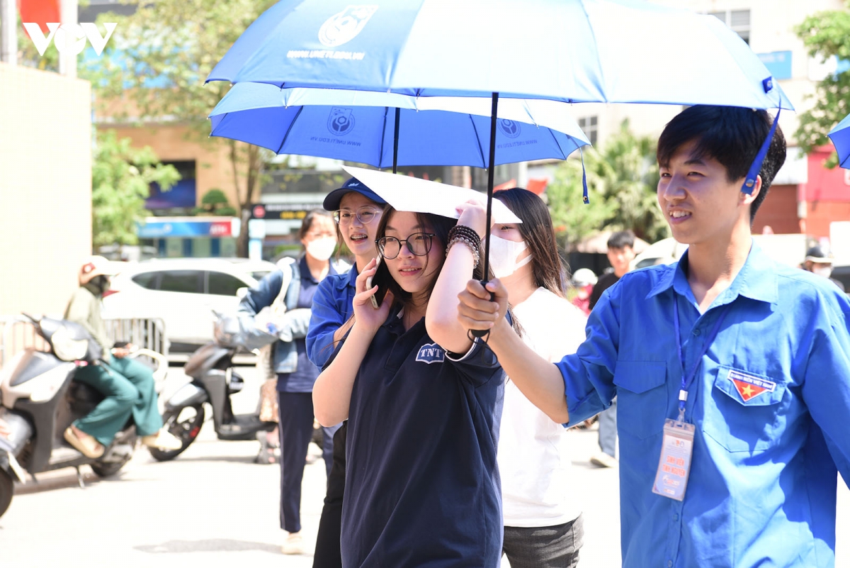 hon 1,2 trieu thi sinh lam thu tuc du thi tot nghiep thpt 2026 hinh anh 12