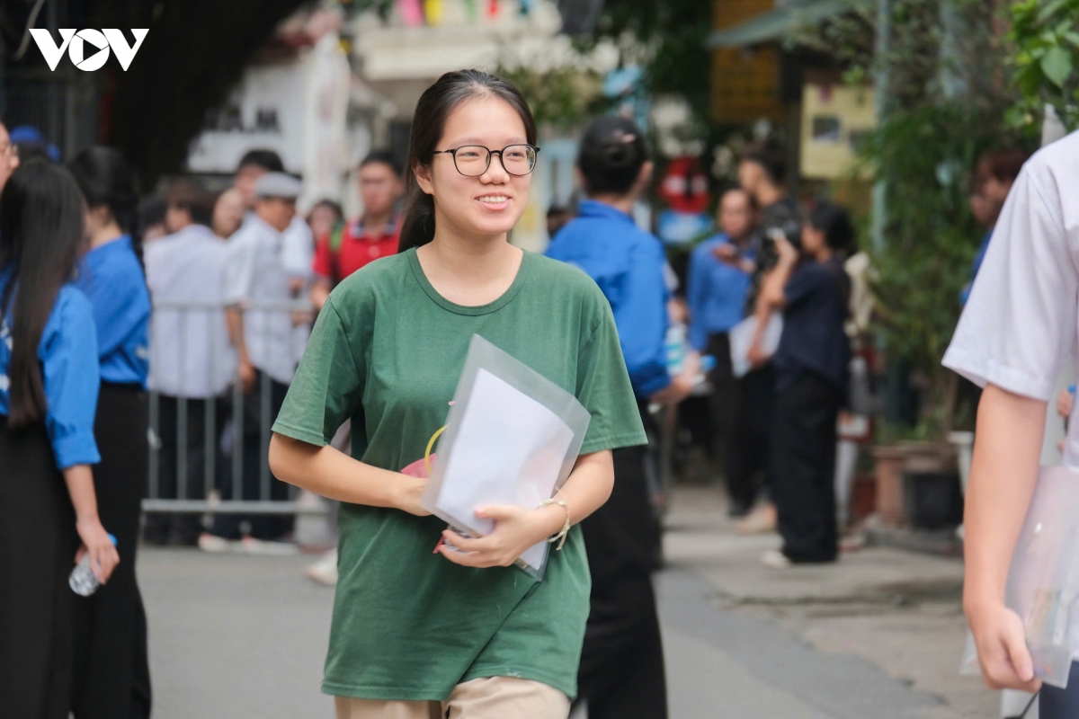 lo dien 5 thu khoa dat diem tuyet doi 30 30, co 1 em khoi a00 hinh anh 1