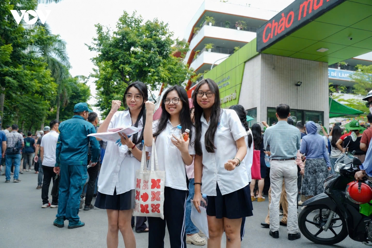chinh phu yeu cau moi hoc sinh truot vao lop 10 deu duoc den truong hinh anh 1