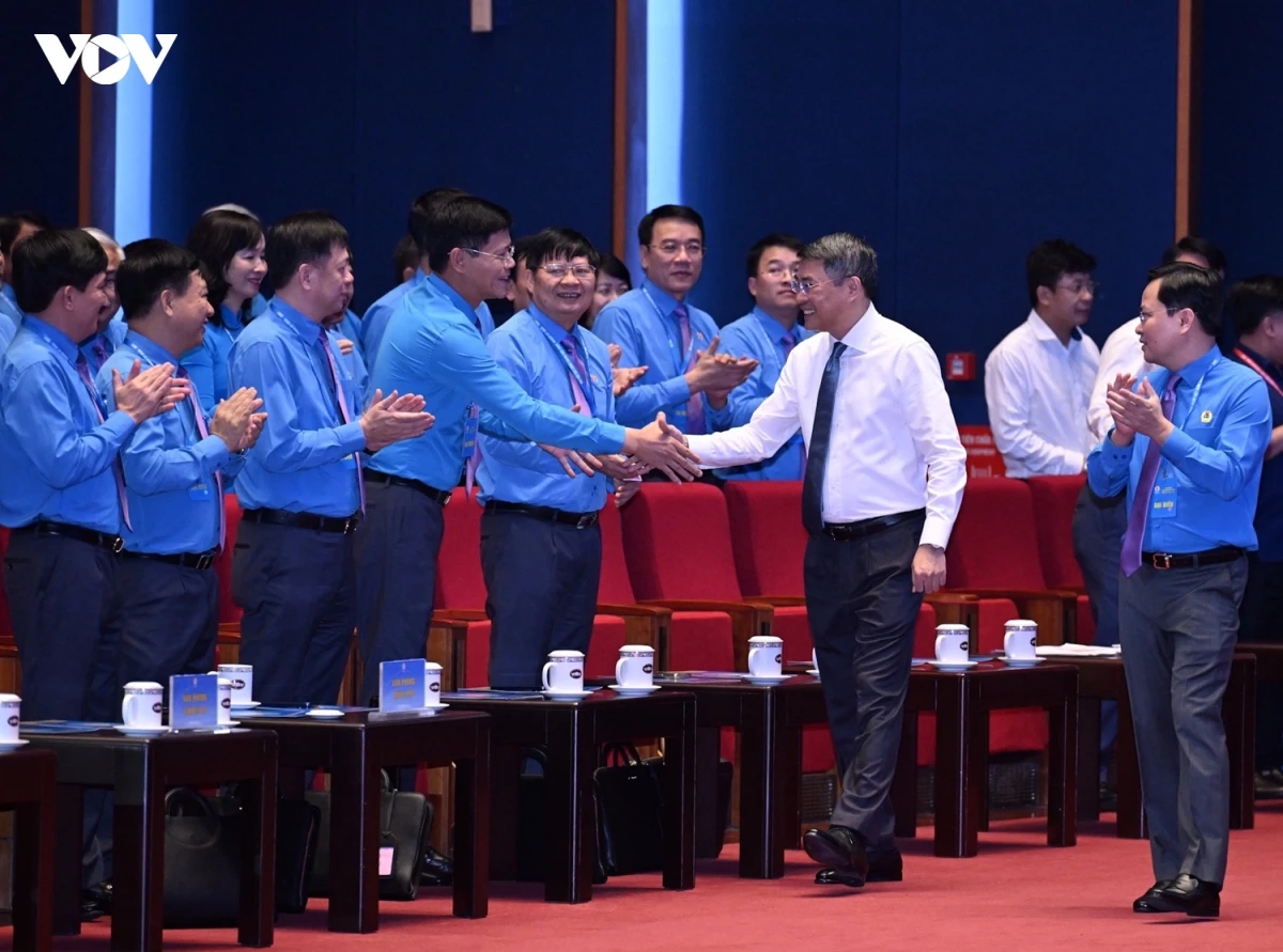 thu tuong le minh hung trao doi, thao luan voi dai bieu du Dai hoi cong doan hinh anh 1