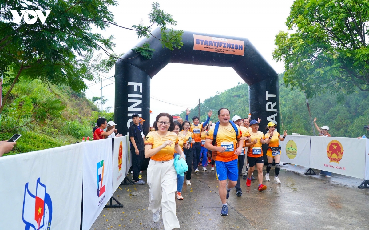 chinh phuc duong chay trail bang rung vuot nui o uong bi quang ninh hinh anh 1