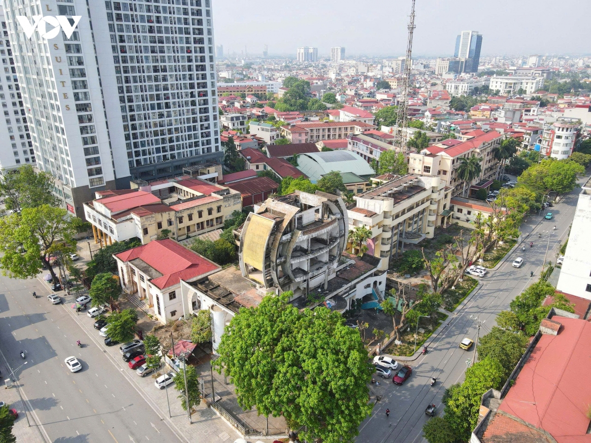 loat tru so cong o bac ninh bo hoang tren dat vang sap duoc dau gia hinh anh 2