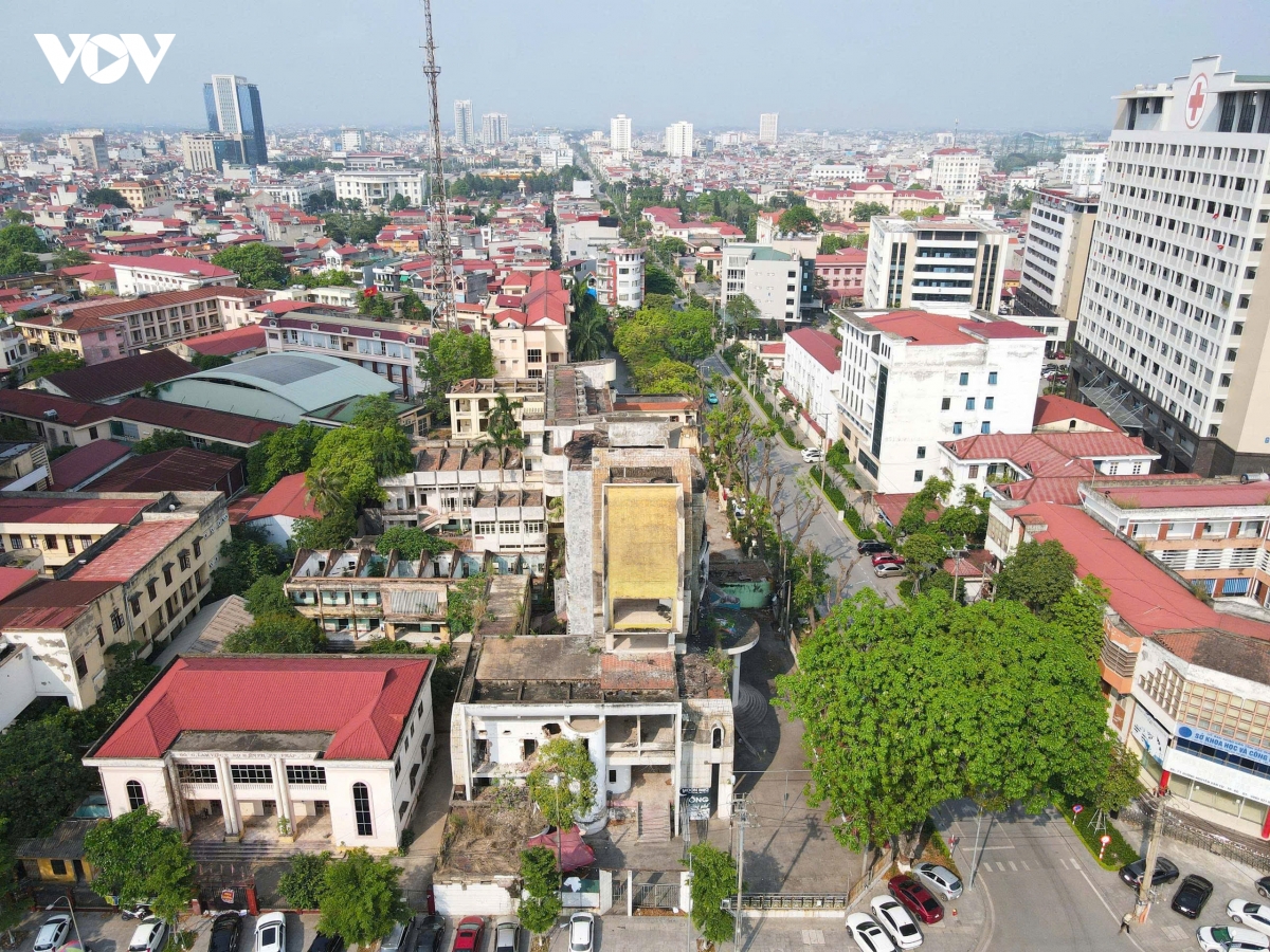 loat tru so cong o bac ninh bo hoang tren dat vang sap duoc dau gia hinh anh 1