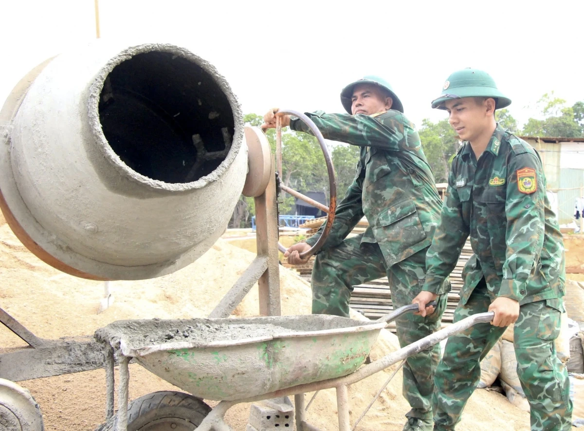 luc luong vu trang chia lua xay dung truong noi tru lien cap vung bien gia lai hinh anh 2