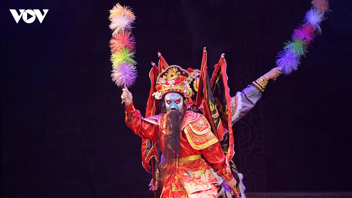 bi mat trieu dai phep thuat lan gio moi cho san khau tuong, cheo, cai luong hinh anh 7