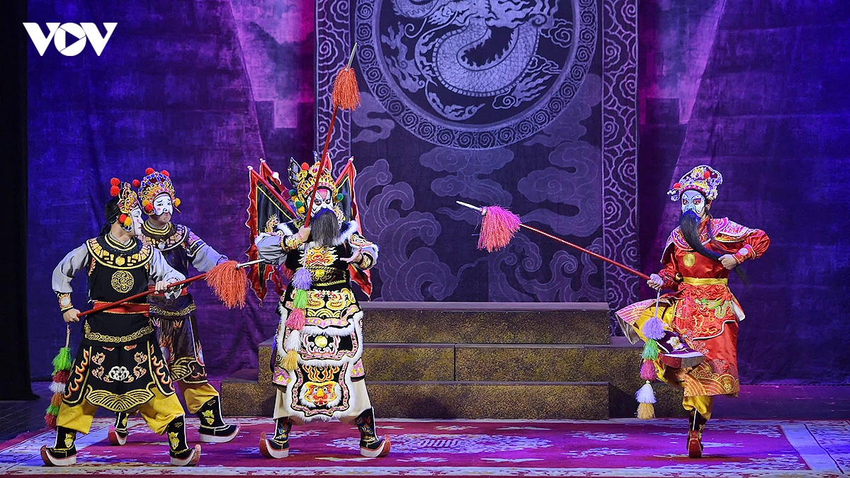 bi mat trieu dai phep thuat lan gio moi cho san khau tuong, cheo, cai luong hinh anh 3