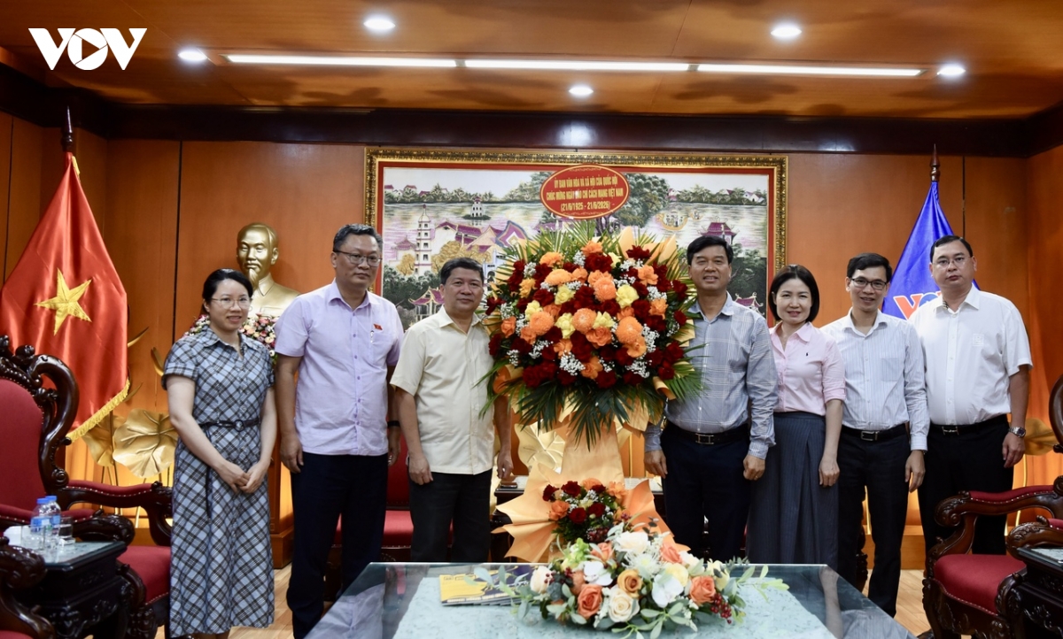 vov khang dinh vai tro bao chi chu luc dua chu truong cua Dang den voi nhan dan hinh anh 7
