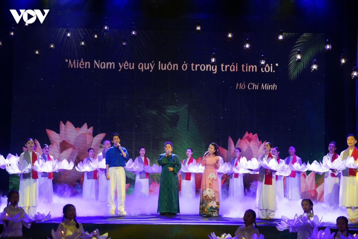 xuc dong chuong trinh ky niem 115 nam ngay bac ho ra di tim duong cuu nuoc hinh anh 4