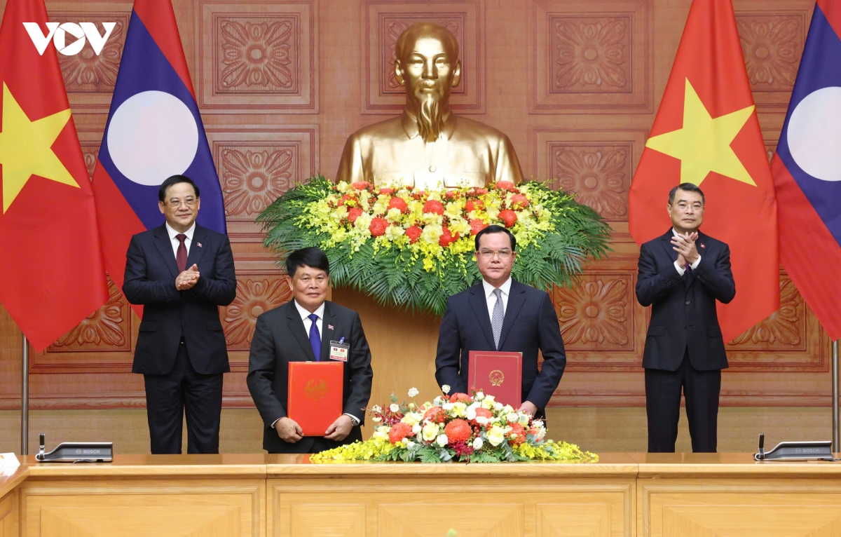 viet nam va lao trao nhieu van kien hop tac quan trong hinh anh 3