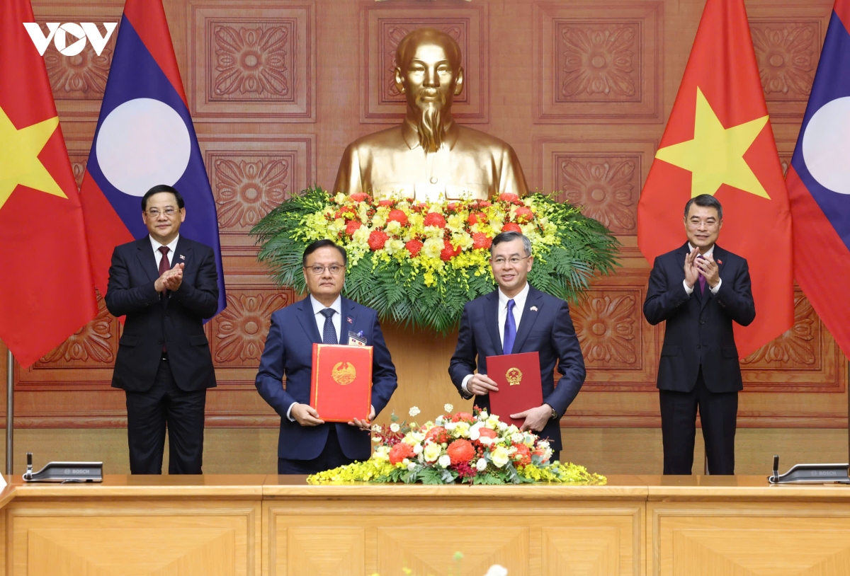 viet nam va lao trao nhieu van kien hop tac quan trong hinh anh 1