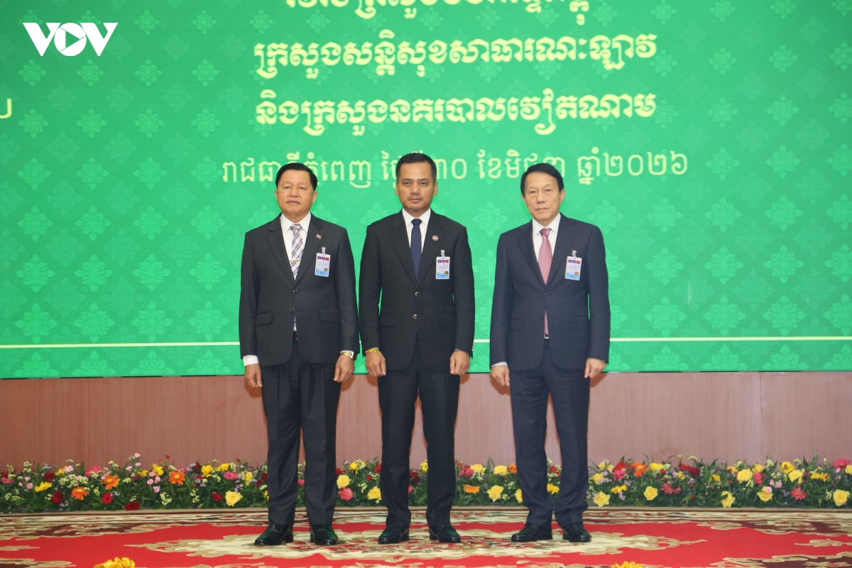 viet nam - lao - campuchia day manh hop tac an ninh, chong toi pham xuyen quoc gia hinh anh 3