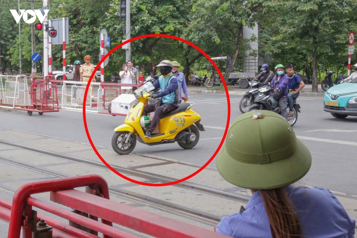 vuot_duong_sat.jpg