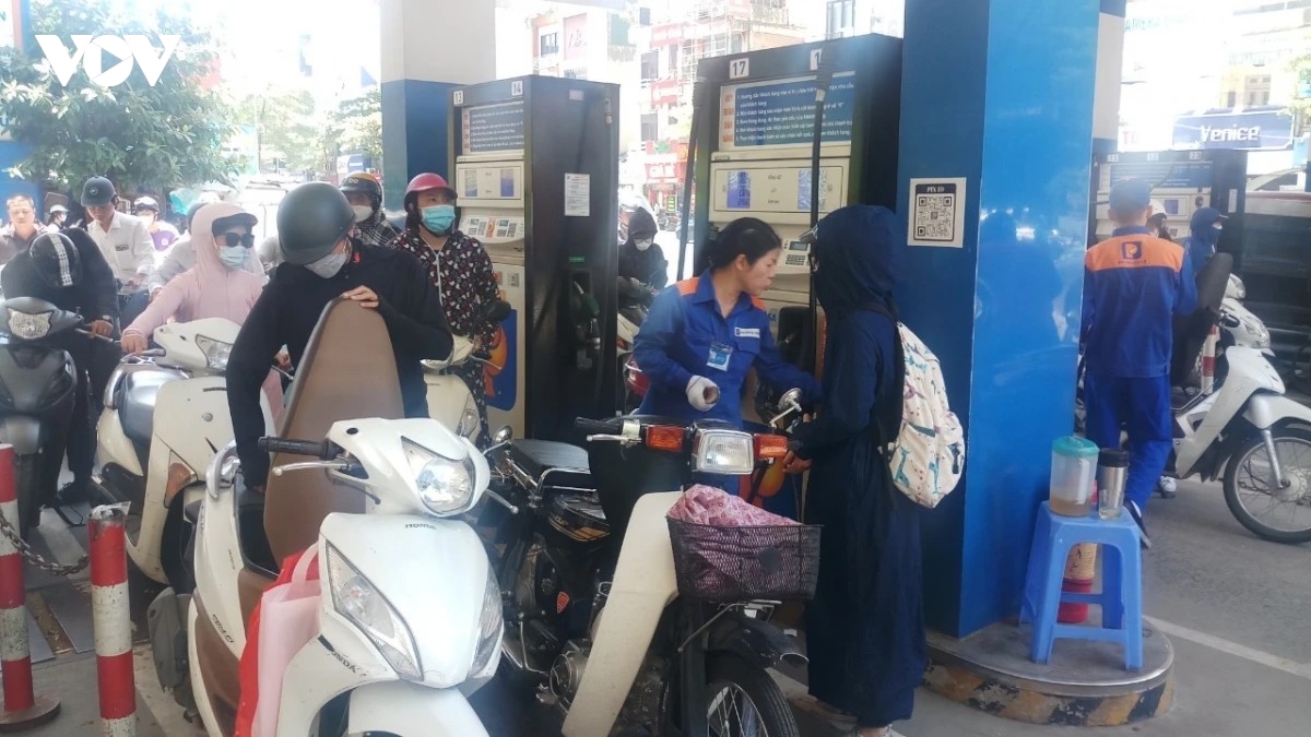 nguoi tieu dung da mo long voi xang e10 sau gan mot thang dua vao su dung hinh anh 2