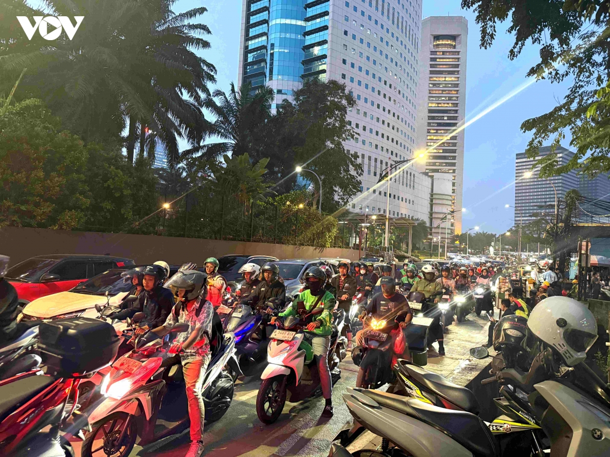 indonesia thuc hien chien luoc kep can bang loi ich khi chuyen doi xe dien hinh anh 3