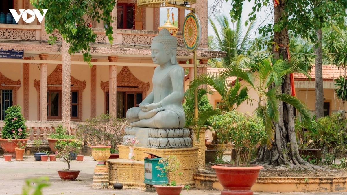 chua vam ray dau an kien truc angkor ruc ro giua mien tay hinh anh 11