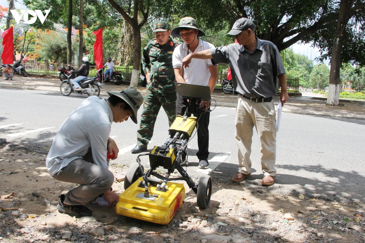 dung radar xuyen dat ho tro tim kiem mo tap the liet si o quang ngai hinh anh 1