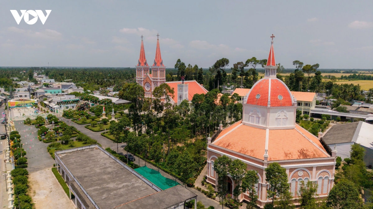 nha tho mac bac thanh duong roman noi tieng tai vinh long hinh anh 1
