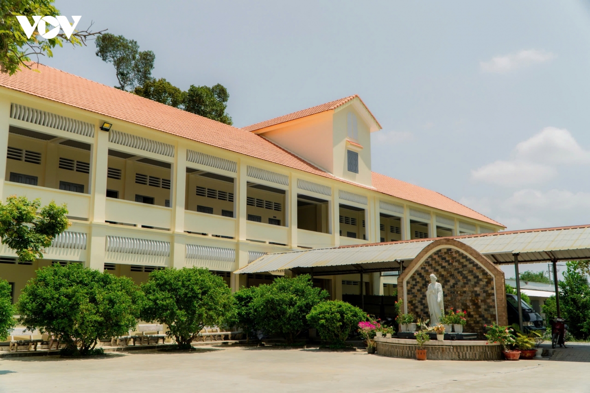 nha tho mac bac thanh duong roman noi tieng tai vinh long hinh anh 4