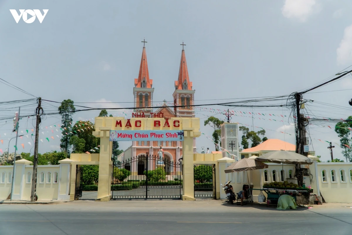 nha tho mac bac thanh duong roman noi tieng tai vinh long hinh anh 6