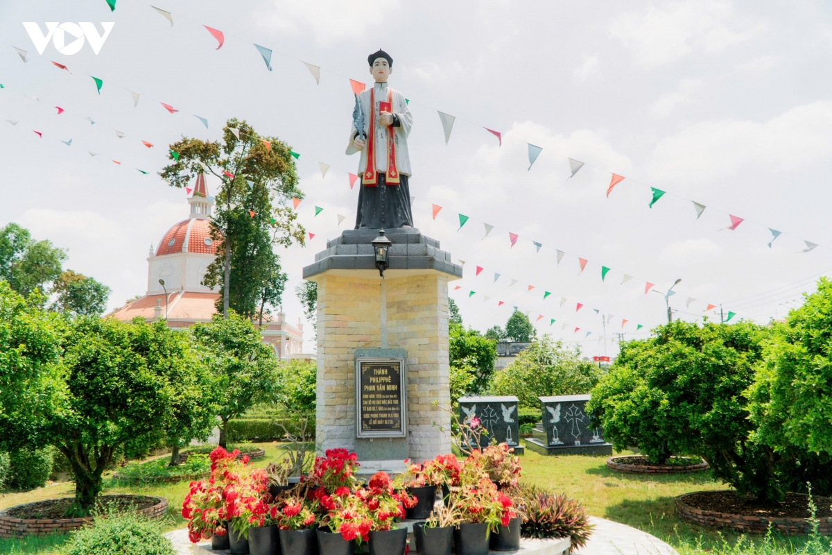 nha tho mac bac thanh duong roman noi tieng tai vinh long hinh anh 8