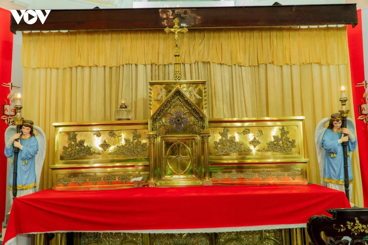nha tho mac bac thanh duong roman noi tieng tai vinh long hinh anh 15