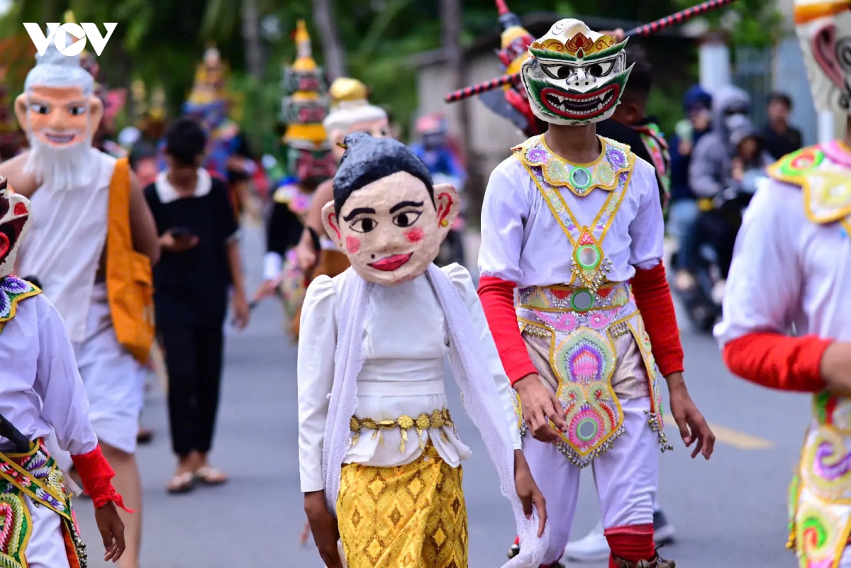 Doc dao le cau an bun komsan sroc cua dong bao khmer o vinh long hinh anh 9