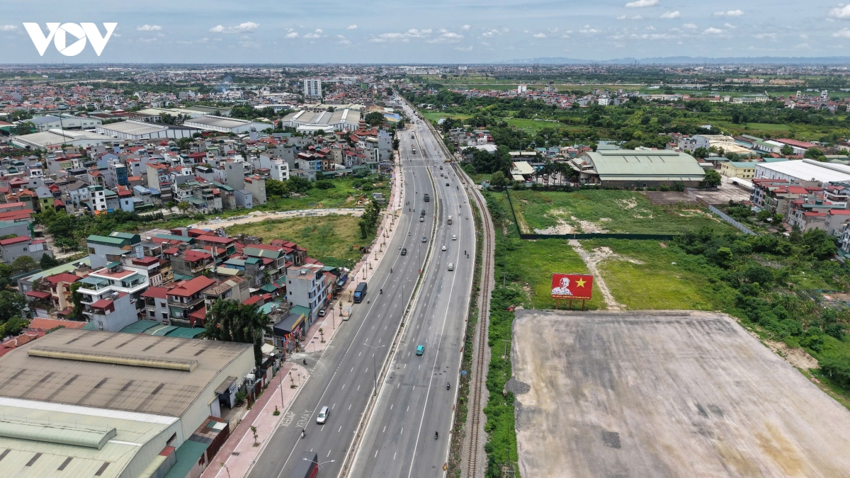 toan canh duong sat bac - nam tu ga ha noi den ga ngoc hoi hinh anh 12