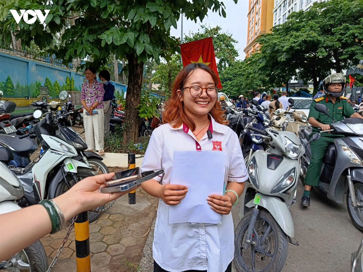 thi sinh nhan xet de ngu van vua suc, nhieu em tu tin dat 7-8 diem hinh anh 1