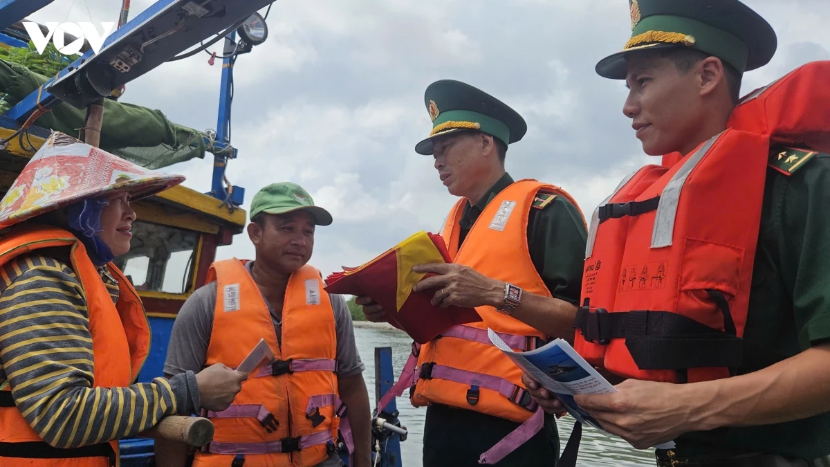 giữ an toàn ngư dân mùa mưa bão bằng công nghệ kết nối hình ảnh 3 giu an toan ngu dan mua mua bao bang cong nghe ket noi hinh anh 3