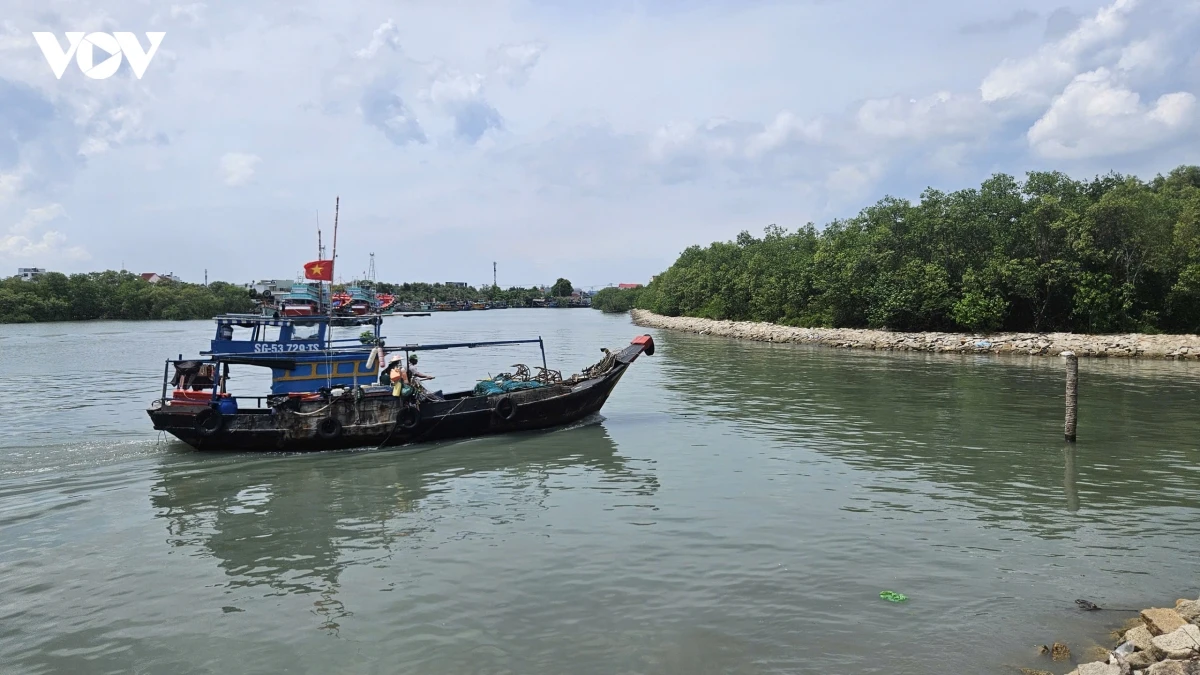 giữ an toàn ngư dân mùa mưa bão bằng công nghệ kết nối hình ảnh 4 giu an toan ngu dan mua mua bao bang cong nghe ket noi hinh anh 4