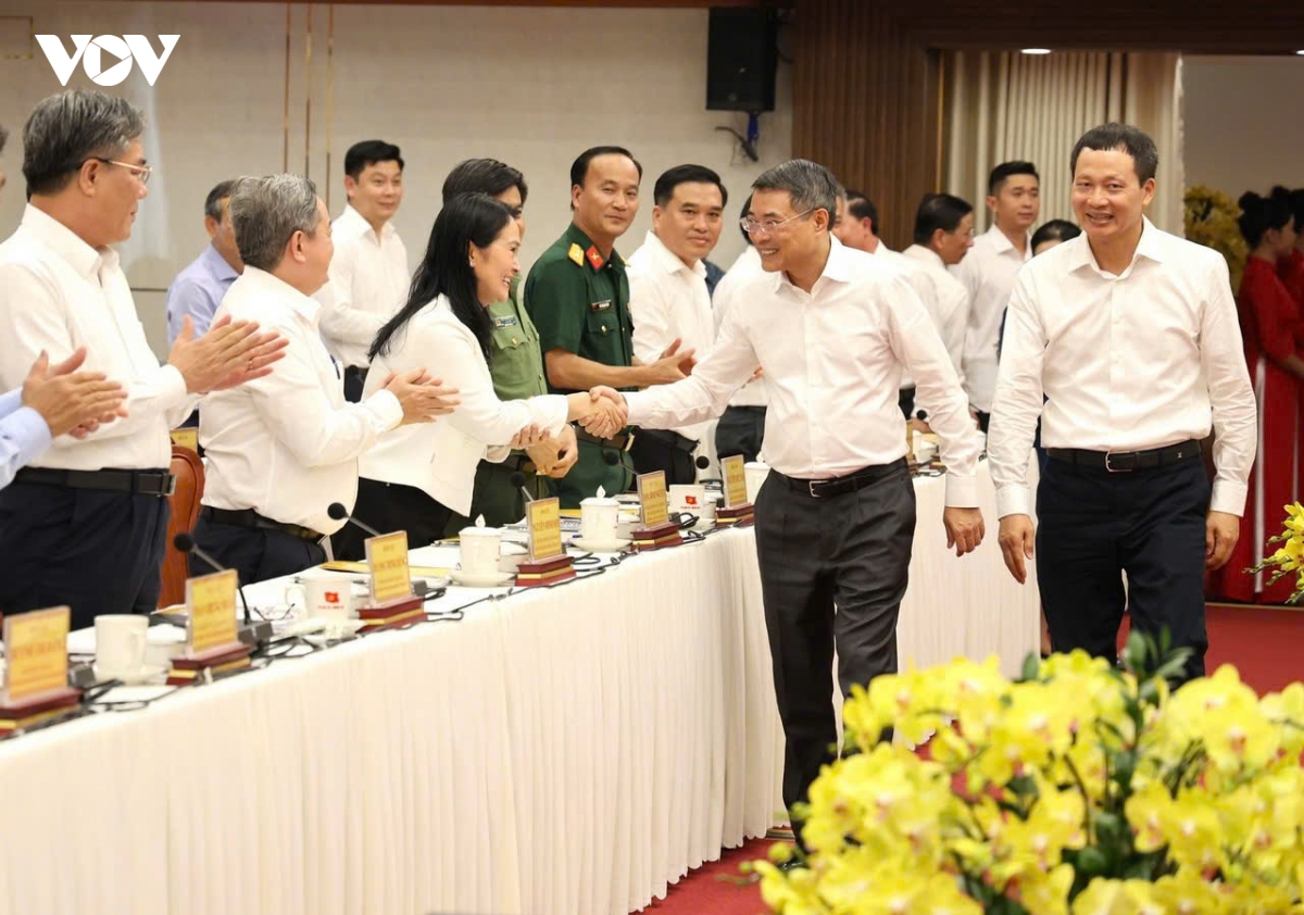 thu tuong le minh hung lam viec voi ban thuong vu thanh uy Dong nai hinh anh 1