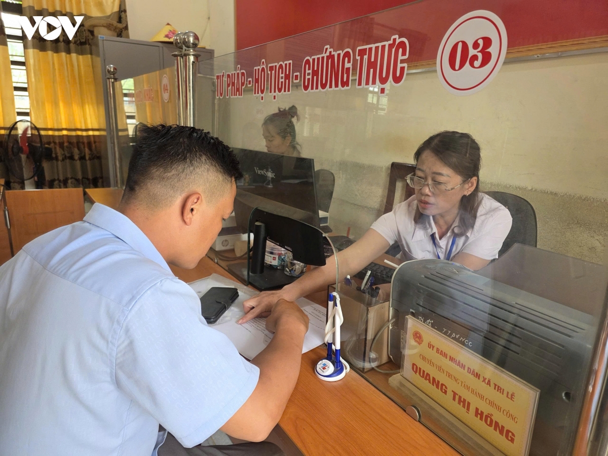 mien nui nghe an can bo no luc ho tro nguoi dan chuyen doi so hinh anh 2