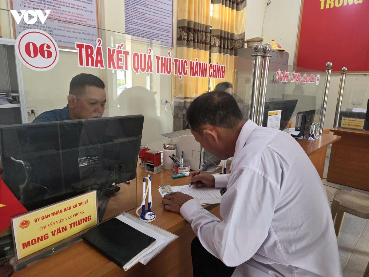 mien nui nghe an can bo no luc ho tro nguoi dan chuyen doi so hinh anh 1