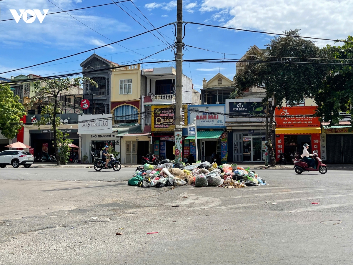 rac thai un u, ngap ngua nhieu tuyen pho trung tam o thanh hoa hinh anh 1