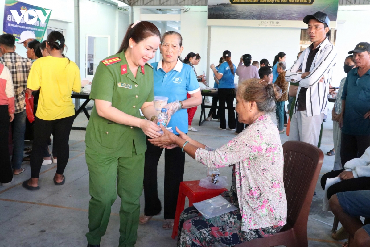  bua an 0 dong tiep suc nguoi dan lam thu tuc hanh chinh tai can tho hinh anh 5