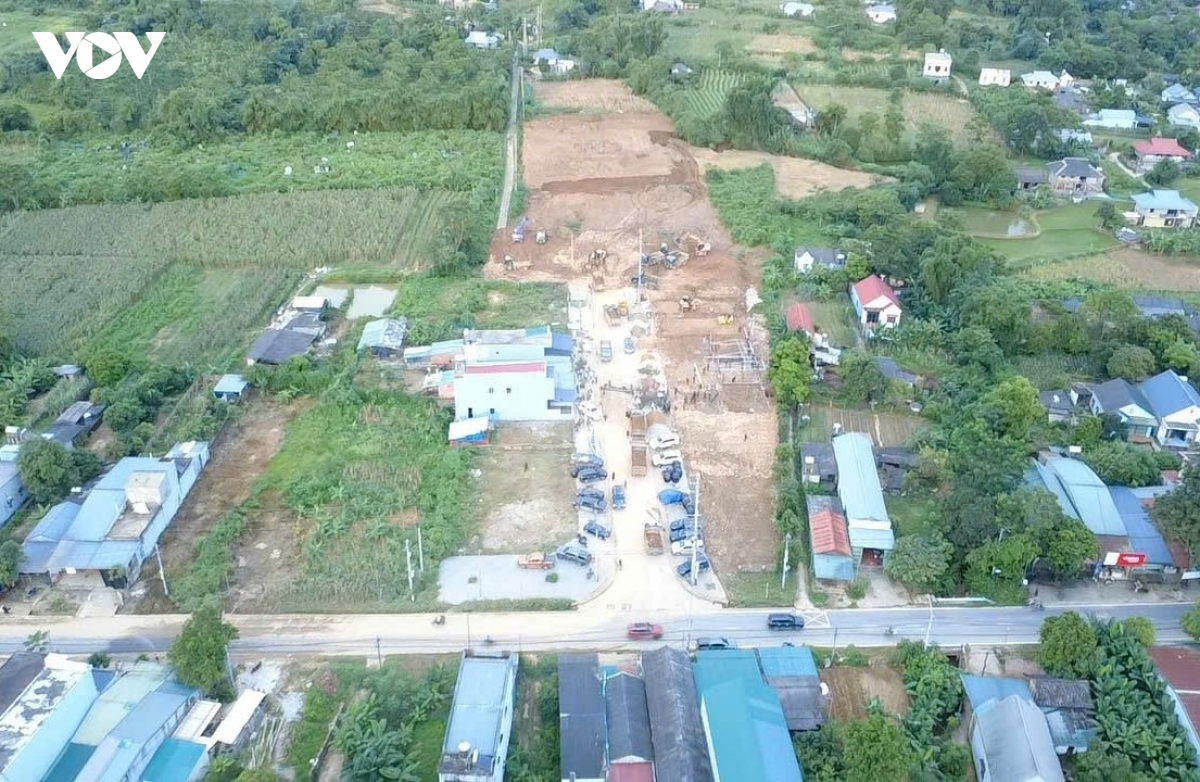 chay dua voi thoi gian dung mai am cho dong bao vung lu muong than hinh anh 1