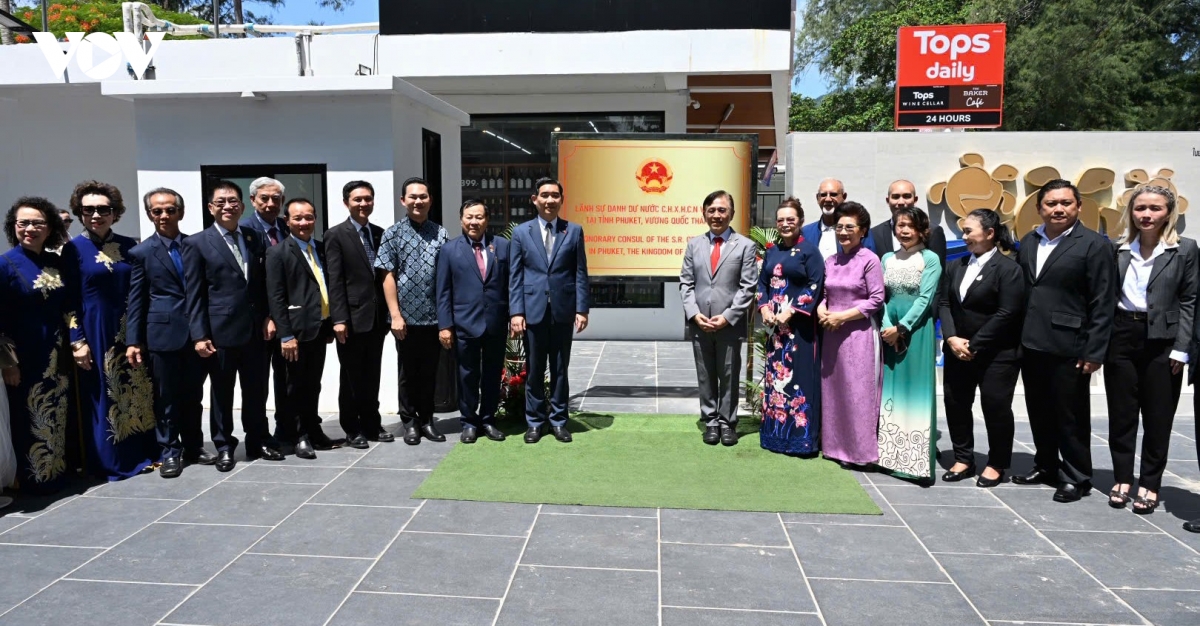 khai truong van phong lanh su danh du viet nam dau tien tai phuket hinh anh 4