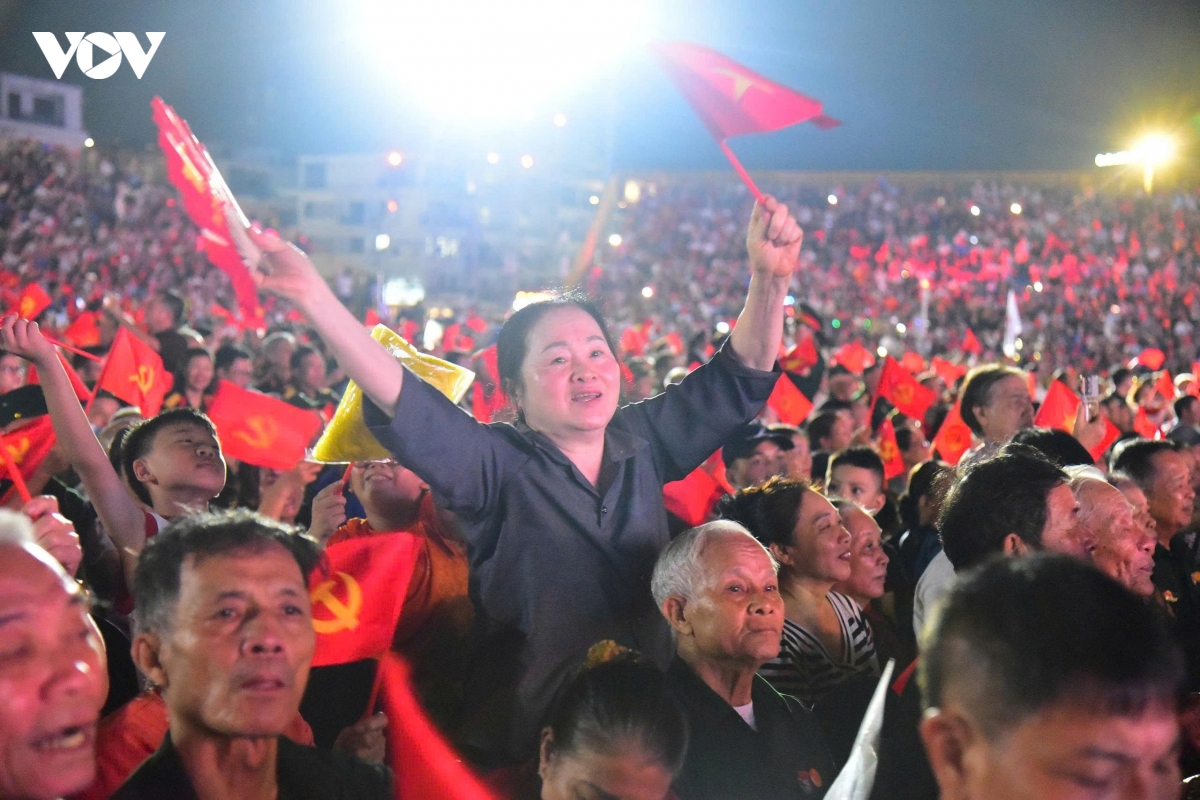 mai mai tuoi 20 Dem tri an lay dong long nguoi hinh anh 12