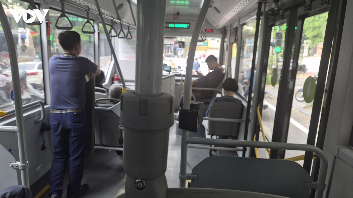 loi chao cao hon mam co, nhung ai xin chao va cam on khi len xuong xe bus hinh anh 2