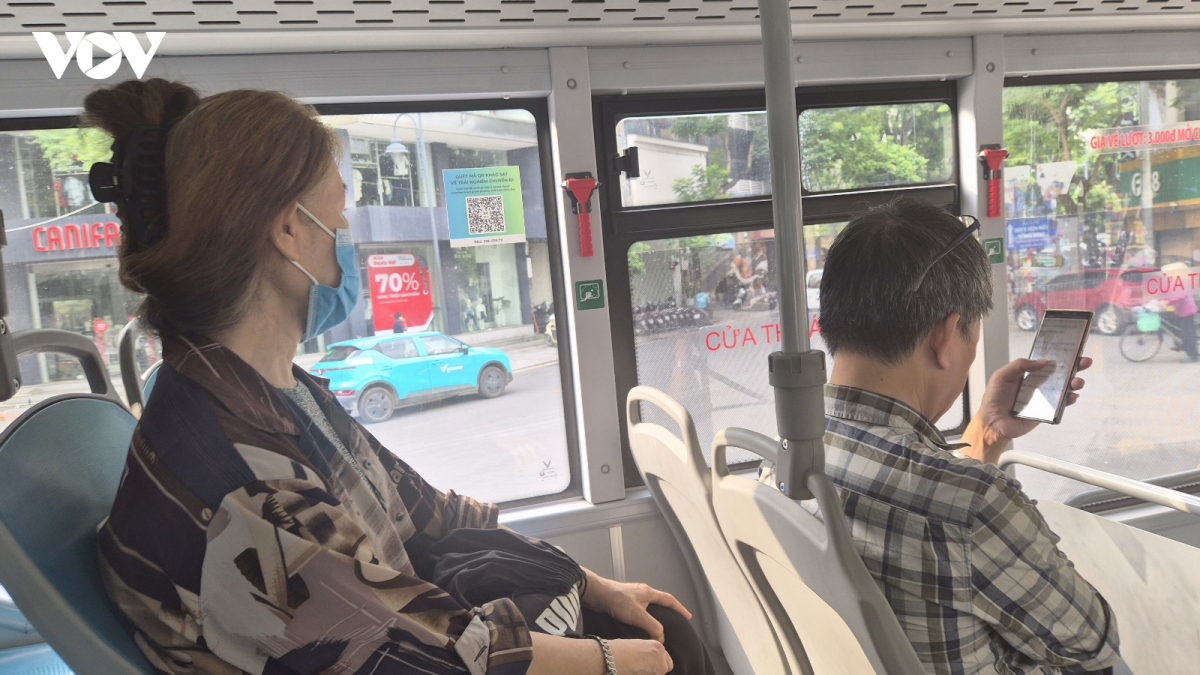 loi chao cao hon mam co, nhung ai xin chao va cam on khi len xuong xe bus hinh anh 1