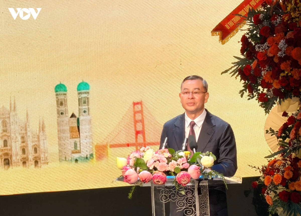pho chu tich nuoc du le don nhan huan chuong lao dong hang ba cua vietnam airlines hinh anh 2